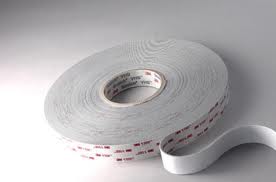 Nastro biadesivo in schiuma acrilica 3M VHB 4920P 610 mm x 66 m x 0,4 mm colore bianco