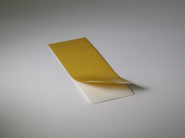 Biadesivo per il fissaggio in schiuma PE polietilenica Tesa 62932 - 50 mm x 145 mm - spessore 0,5 mm - bianco - immagine 3